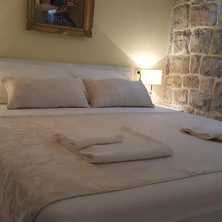 Valentino Gostinjska kuća 3*